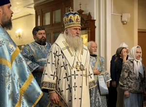 В день празднования иконы Божией Матери «Всецарица» митрополит Каширский Феогност совершил Литургию в Алексеевском монастыре Москвы