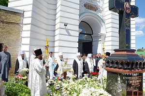 Блаженнейший митрополит Онуфрий  отслужил заупокойные богослужения в  Киево-Печерской лавре по почившему Предстоятелю УПЦ  