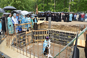 В Пюхтицком монастыре осуществлена закладка нового храма