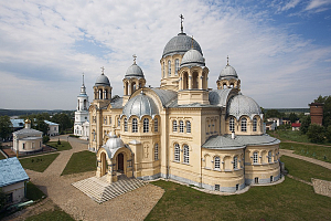 Митрополит Кирилл совершил Литургию в Свято-Николаевском Верхотурском монастыре в день его престольного праздника