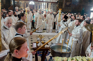 В Крещенский сочельник Блаженнейший митрополит Онуфрий совершил богослужение и великое освящение воды в Киево-Печерской лавре