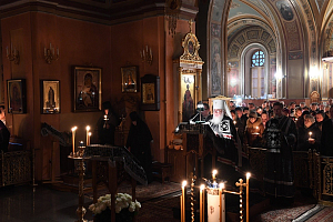 Митрополит Арсений отслужил великое повечерие с чтением канона в Покровском монастыре