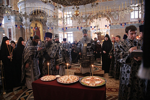 Митрополит Кирилл совершил Литургию Преждеосвященных Даров в Александро-Невском Ново-Тихвинском монастыре г. Екатеринбурга