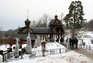В скиту Саввино-Сторожевского монастыря в Крещенсие праздники производились купания