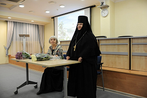 В г. Кирове открылась выставка «Обитель тихая над Вяткою-рекой. Спасо-Преображенский женский монастырь»