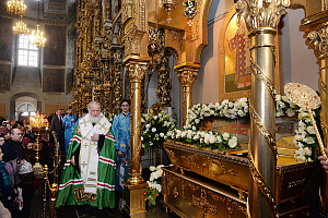 Патриарх Кирилл совершил молебен у раки с мощами святителя Тихона в Донском монастыре