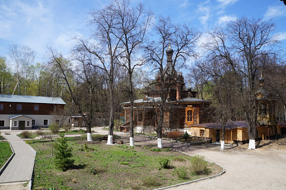 Храм в честь святителя Тихона Задонского, скит Алексеевского монастыря