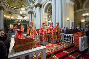Митрополит Варсонофий возглавил Литургию в Александро-Невской лавре