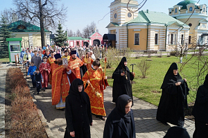 В Аносином монастыре встретили праздник жен-мироносиц