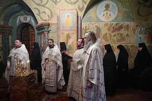 Архиепископ Феогност совершил в Богородице-Рождественском монастыре Литургию и литию по схимонахине Марфе