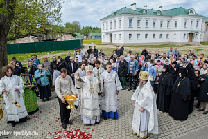 Митрополит Псковский и Порховский Евсевий совершил Божественную Литургию в Свято-Благовещенской Никандровой пустыни 