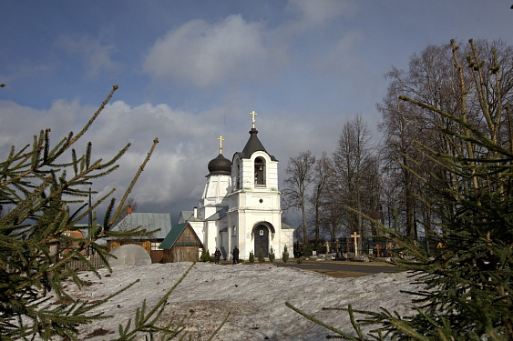 Деулинское подворье Троице-Сергиевой лавры. Храм Нерукотворного Спаса в селе Деулино