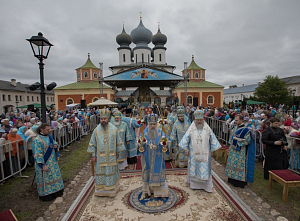 Митрополит Варсонофий возглавил Литургию в Тихвинском Успенском монастыре