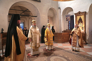 Архиепископ Феогност и епископ Феофилакт совершили Литургию в Андреевском монастыре