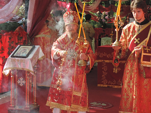 В Свято-Троице-Параскевиевском Топловском монастыре в Крыму отметили престольный праздник и 25-летие возрождения обители 