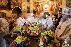 Блаженнейший митрополит Онуфрий совершил Литургию в Киево-Печерской лавре и передал подарки детям из малообеспеченных и многодетных семей