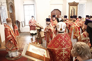 Во вторник Светлой седмицы епископ Дмитровский Феофилакт совершил Божественную литургию в Андреевском монастыре