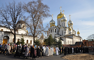 В Лазареву субботу в Зачатьевском монастыре была совершена праздничная Литургия