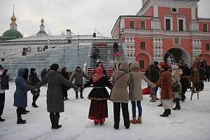 Самая высокая в столице ледяная горка построена в Даниловом монастыре
