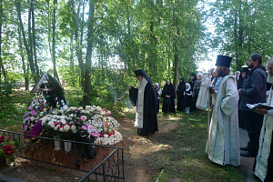 Епископ Серпуховский Роман совершил Литургию в Александро-Невском монастыре с. Маклакова Московской епархии в день памяти игумении Елисаветы