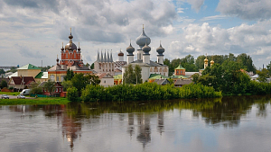 В Тихвинском Богородичном Успенском монастыре установлена декоративная подсветка 