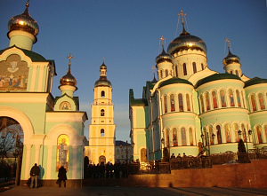 Блаженнейший Митрополит Онуфрий посетил Банченский монастырь Черновицко-Буковинской епархии