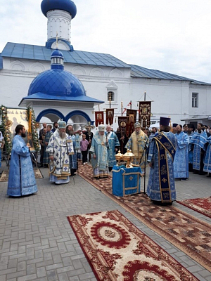 В Свято-Боголюбском монастыре Александровской епархии встретили крестный ход с иконой Богоматери «Боголюбская» 