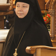 Мы должны помогать друг другу в духовной брани. Слово игумении Домники