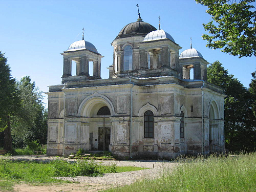 Храм в честь Успения Пресвятой Богородицы в Родне 