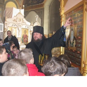 Мы выходим за стены монастыря, чтобы помочь людям