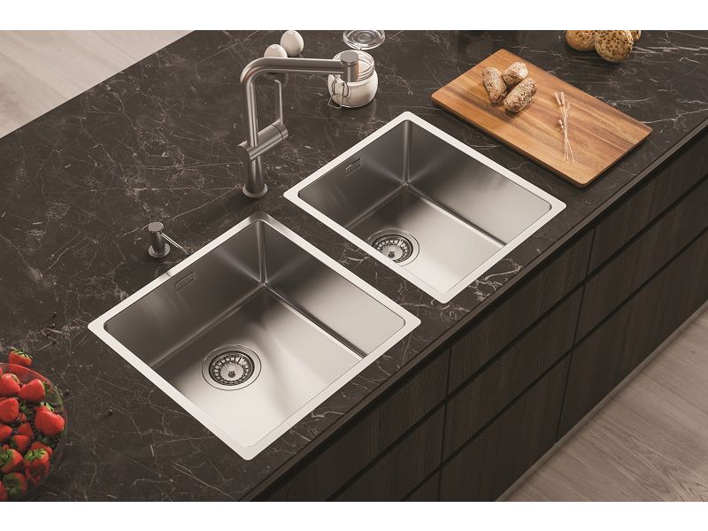 Мойка KOMBINO 30 90 FI 440X440 F/S в комплекте с сифоном 1130550 KMB