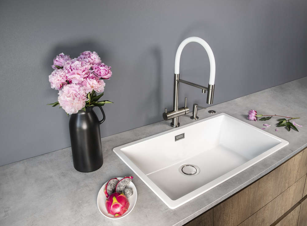 Omoikiri Kanto-BN-WH латунь/нерж. сталь/белый гибкий шланг