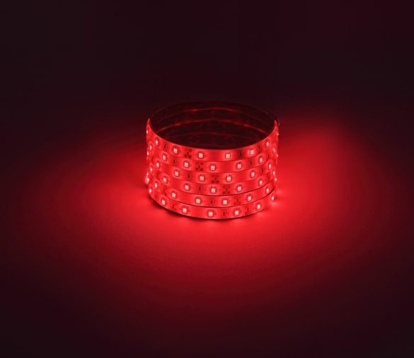 Обзор: Светодиодная лента ЭРА LS2835 -4,8-60-12-R-IP65-1 year-5м, 4,8Вт 12В 60LED красный свет