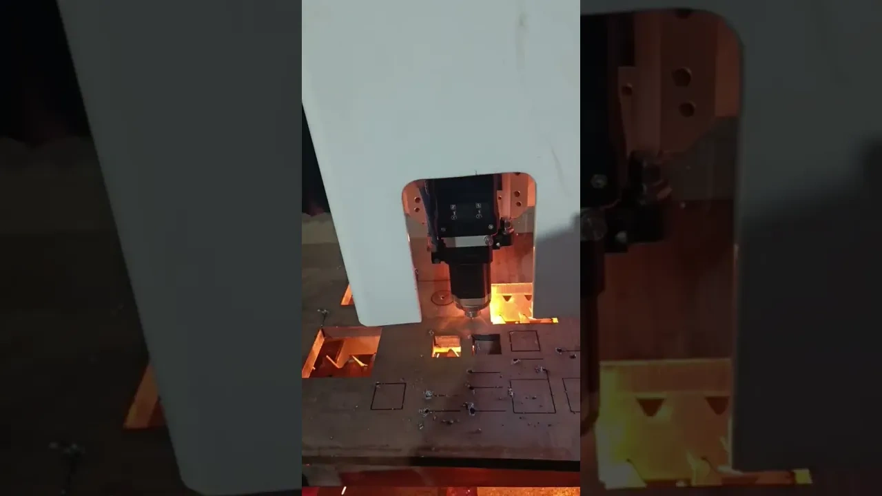 Резка металла на  оптоволоконном станке XTC-1530W/6000 Raycus в Калуге
