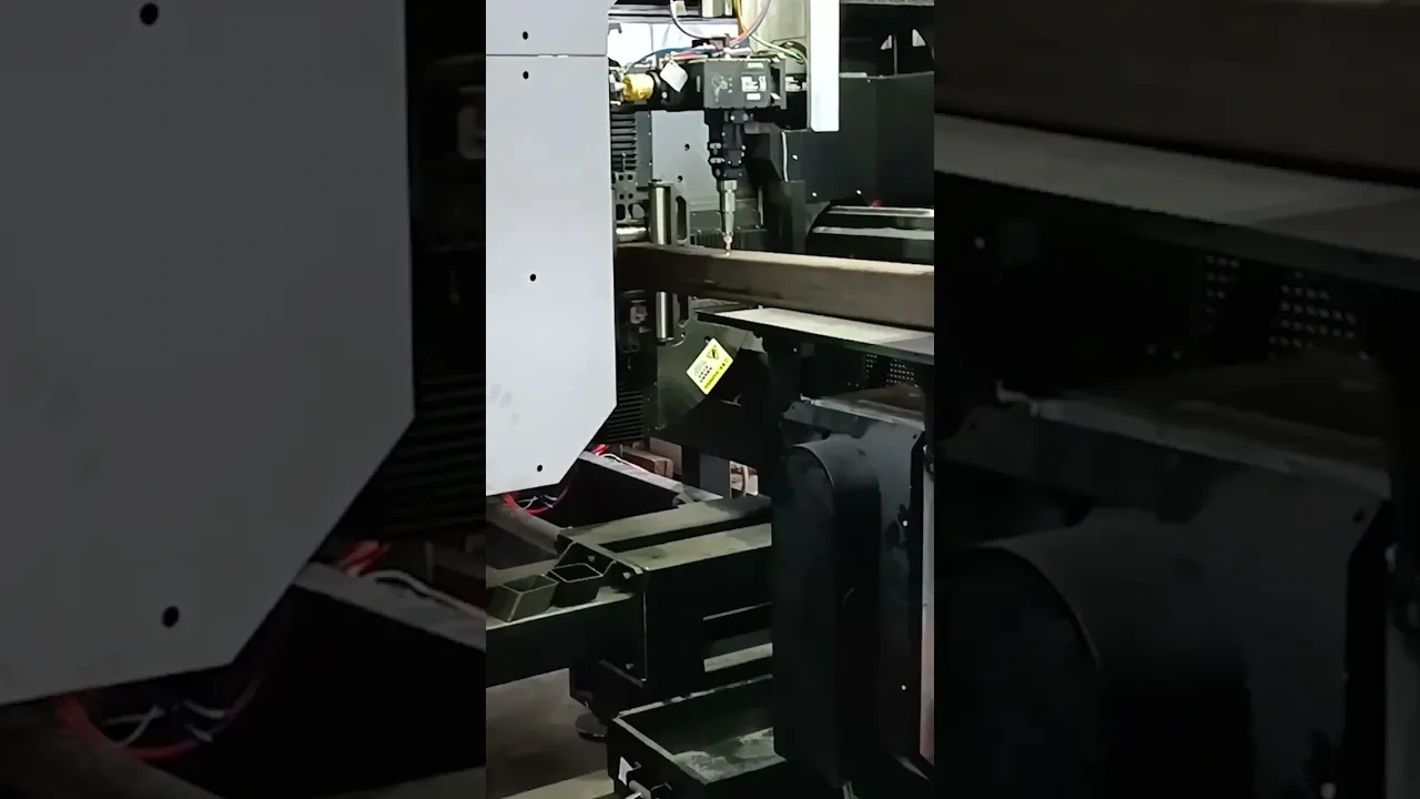 Резка профильной трубы на лазерном труборезе с 3-мя патронами и автоматической погрузкой XTC-TX360S-1212-3C