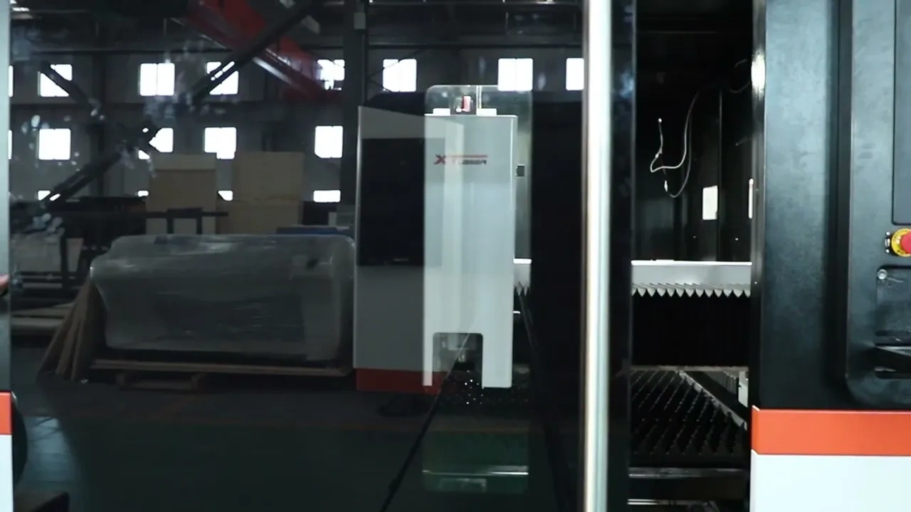 Лазерный станок с защитной кабиной XTC-G1530 версия 2.0