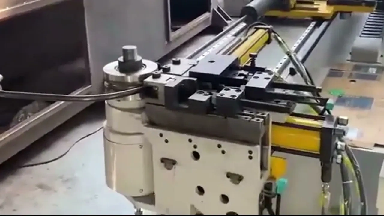 Гибка трубы на дорновом трубогибочном станоке с ЧПУ DW38CNC-3A-1S