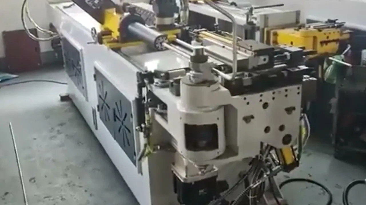 Гибка трубы на дорновом трубогибочном станоке с ЧПУ DW38CNC-3A-1S