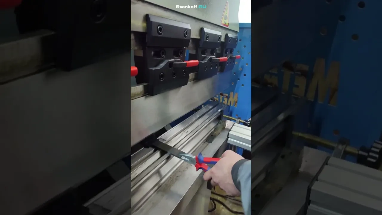 Листогибочный 2-осевой гидравлический пресс HBM 125/2500С TP10S