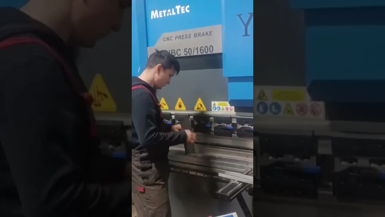 Синхронизированный гидравлический листогибочный пресс с ЧПУ HBC 50/1600 4 axis