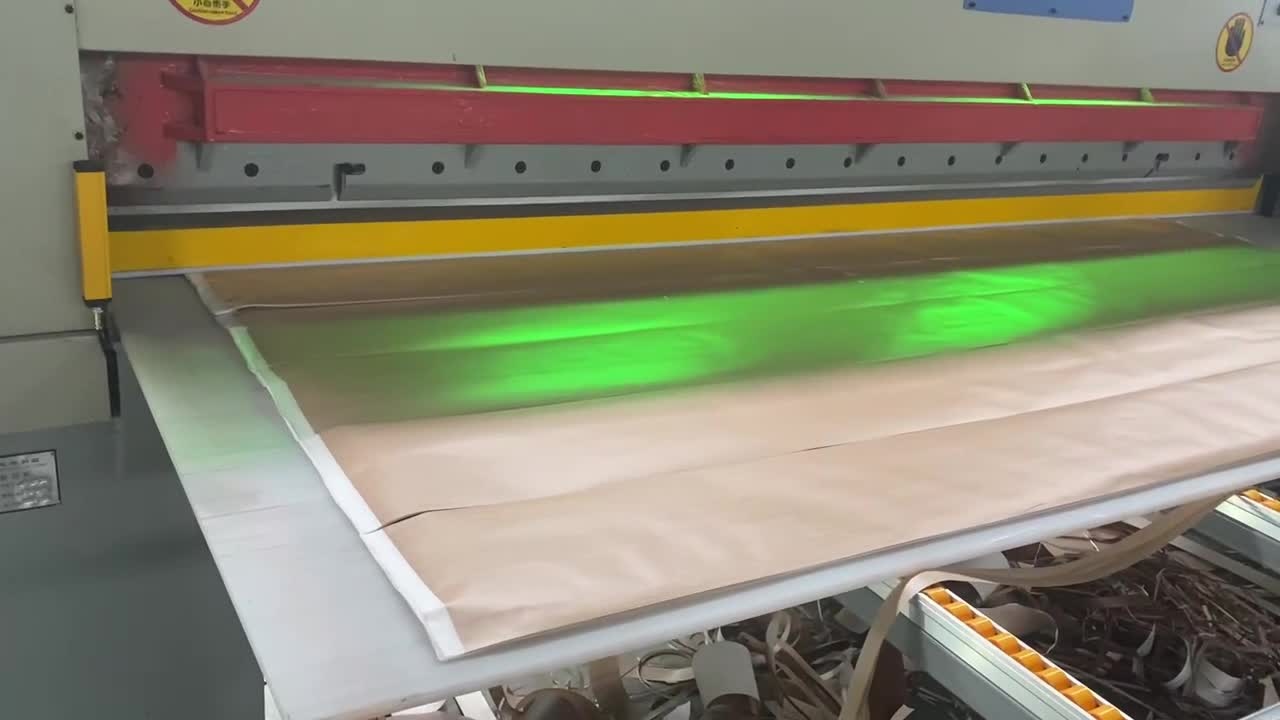 Резка бумаги на станке MQ-3200.mp4