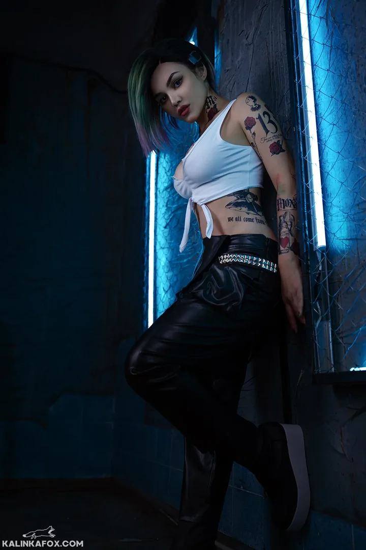 Изображение в галерее статьи: Косплеерша раздела Джуди из Cyberpunk 2077