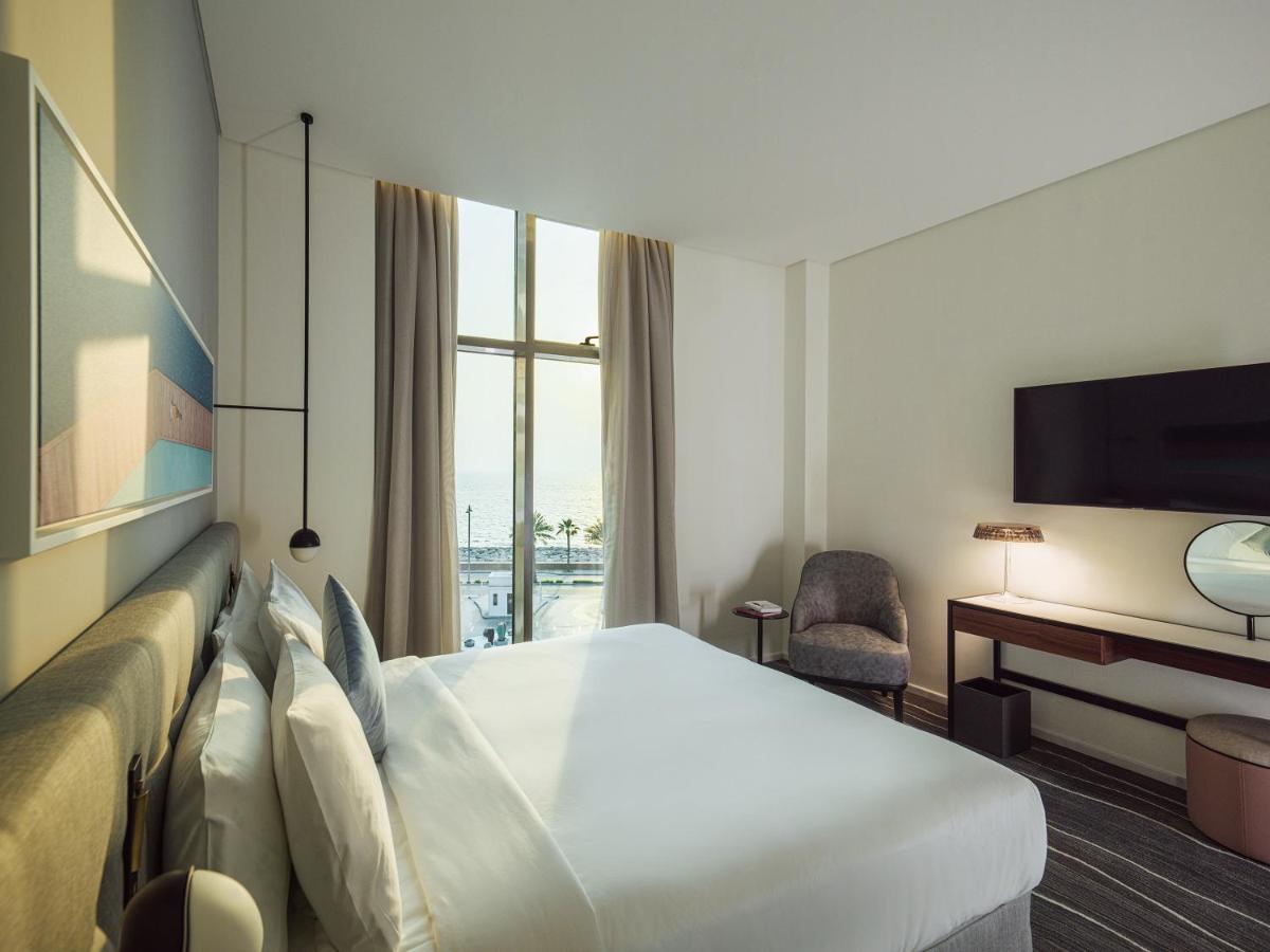 Th8 Palm Dubai Beach Resort Vignette Collection, an IHG hotel. Фото 2