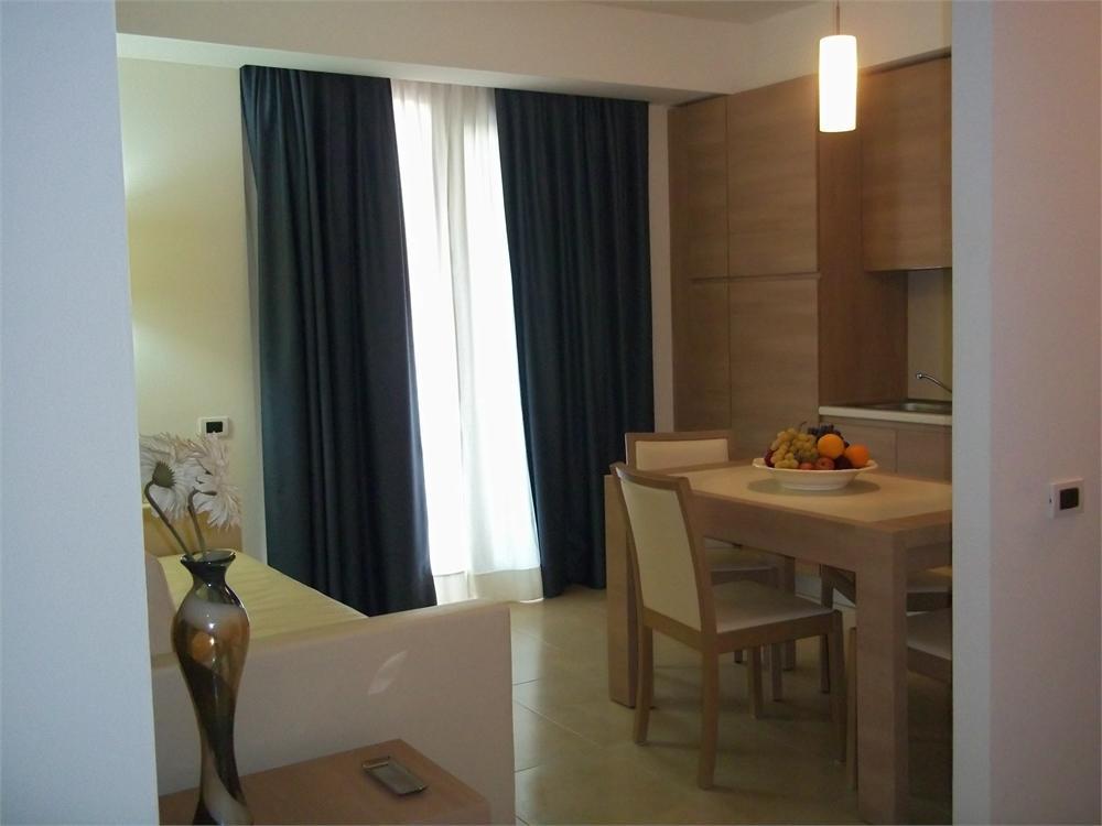 Prince Franklyn Hotel. Фото 1