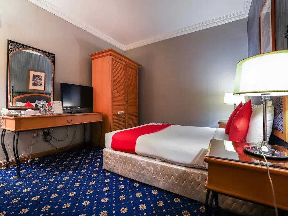 City Plaza Hotel by OYO Rooms. Фото 1