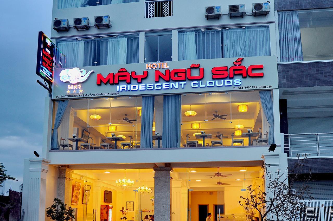 Iridescent Clouds Hotel. Фото 1