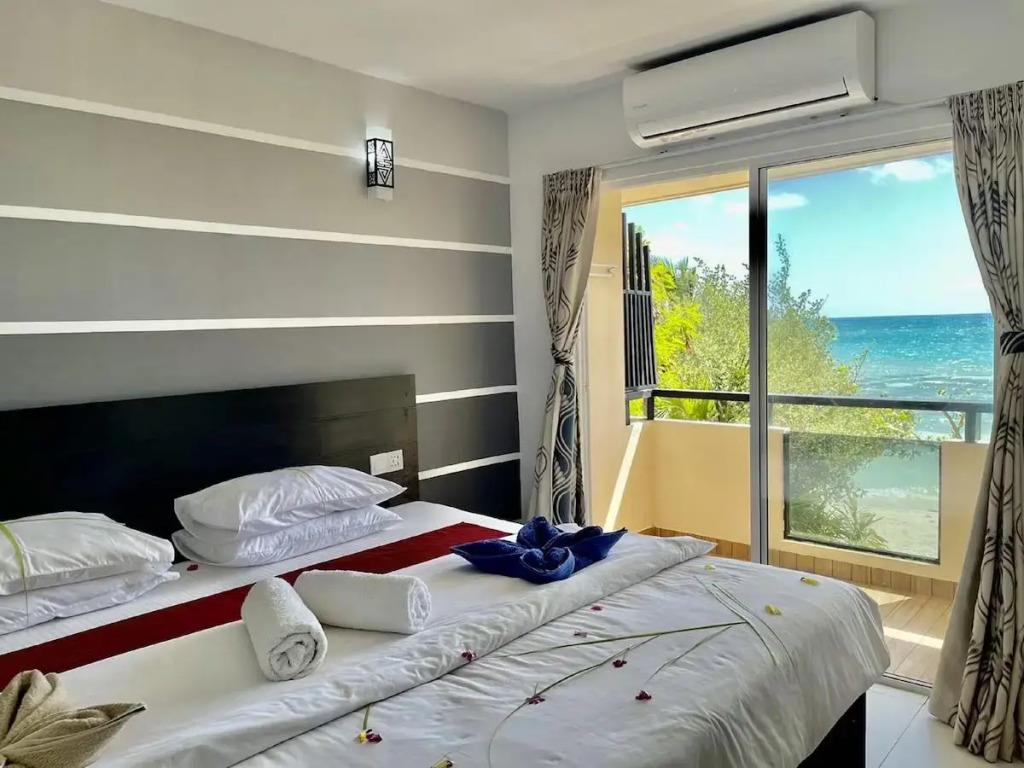 Crown Beach Hotel Maldives. Фото 4