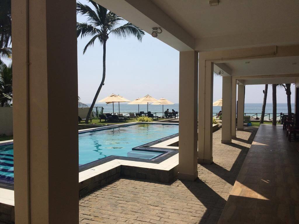 Sapphire Seas Beachfront Hotel. Фото 2