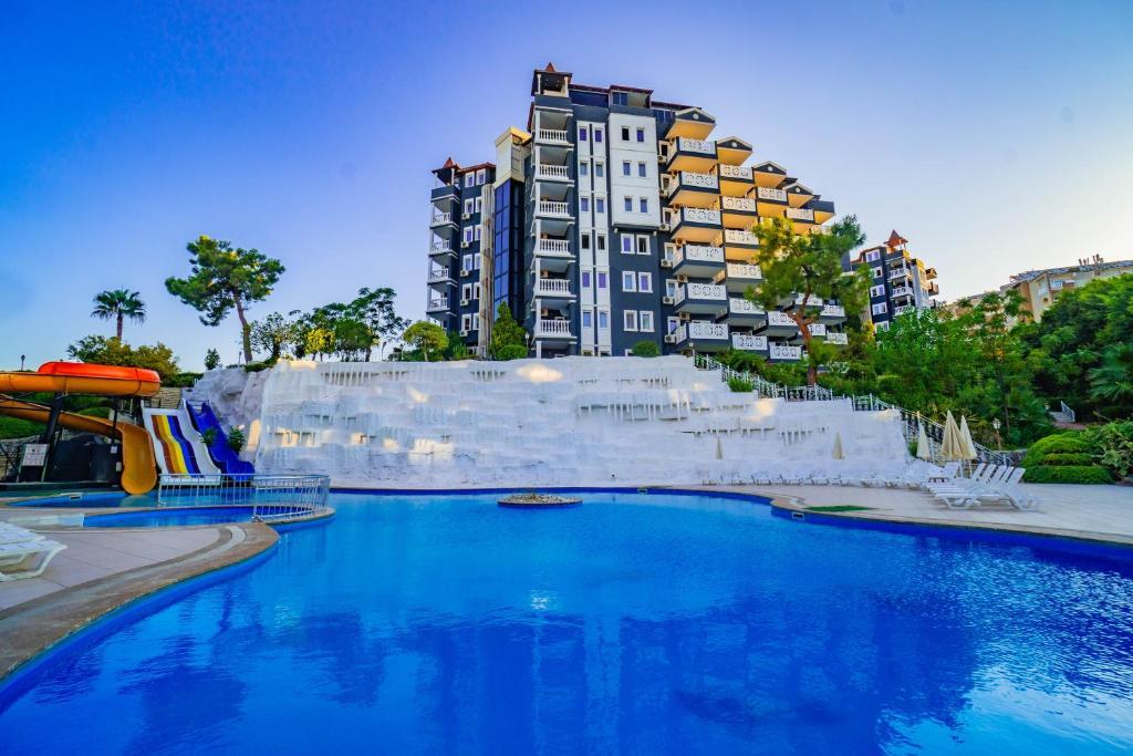 Fun Hill Resort Hotel. Фото 2