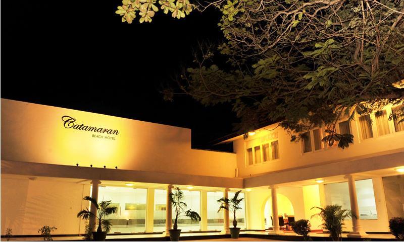 Catamaran Beach Hotel. Фото 1